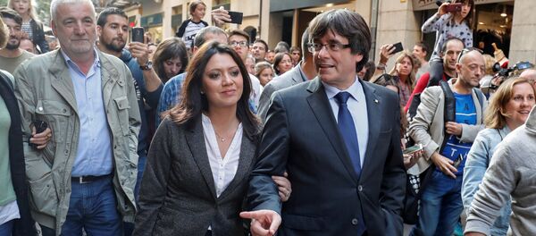 Sacked Catalan President Carles Puigdemont walks with his wife Marcela Topor during a walkabout through the center the day after the Catalan regional parliament declared independence from Spain in Girona, Spain, October 28, 2017 Sacked Catalan President Carles Puigdemont walks with his wife Marcela Topor during a walkabout through the center the day after the Catalan regional parliament declared independence from Spain in Girona, Spain, October 28, 2017 - Sputnik International
