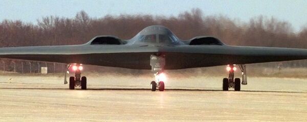 A B-2 stealth bomber taxis at Whiteman Air Force Base in Knob Noster, Mo. - Sputnik International