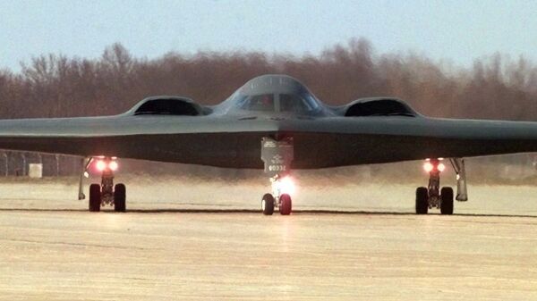 A B-2 stealth bomber taxis at Whiteman Air Force Base in Knob Noster, Mo. - Sputnik International