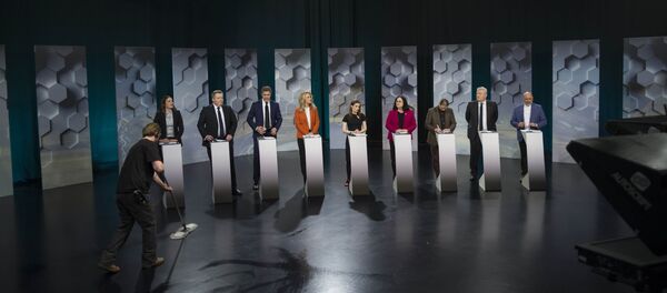 A worker cleans a floor as Iceland's political parties politicians attend a television debate in Reykjavik, Iceland October 27, 2017 A worker cleans a floor as Iceland's political parties politicians attend a television debate in Reykjavik, Iceland October 27, 2017 - Sputnik International