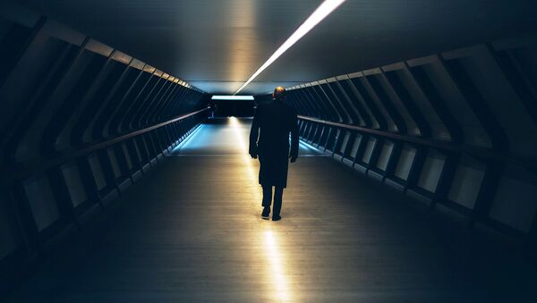 A man walking in London - Sputnik International