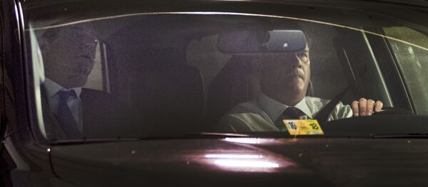 Former Trump Campaign Chairman Paul Manafort, left, leaves his home in Alexandria, Va., Monday, Oct. 30, 2017, in Washington - Sputnik International