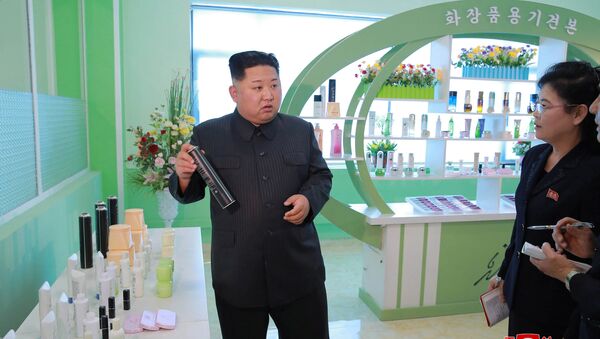 North Korean leader Kim Jong Un visits a cosmetics factory in Pyongyang - Sputnik International