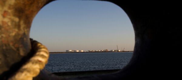 A general view of an oil dock is seen from a ship at the port of Kalantari in the city of Chabahar, 300 km (186 miles) east of the Strait of Hormuz, Iran A general view of an oil dock is seen from a ship at the port of Kalantari in the city of Chabahar, 300 km (186 miles) east of the Strait of Hormuz, Iran - Sputnik International