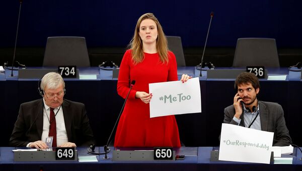 European Parliament member Terry Reintke (C) holds a placard with the hashtag MeToo during a debate to discuss preventive measures against sexual harassment and abuse in the EU at the European Parliament in Strasbourg, France, October 25, 2017. - Sputnik International