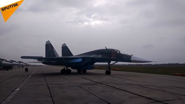 Su-34 Jets Perform Aerial Refuelling - Sputnik International