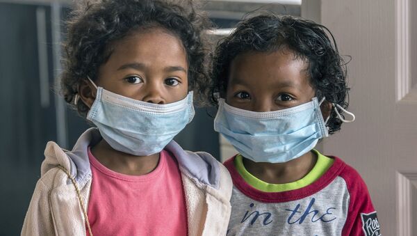 In this Tuesday, Oct. 3, 2017 file photo, children wear face masks at a school in Antananarivo, Madagascar. - Sputnik International