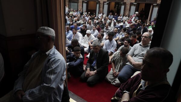 Muslim men praying at a mosque (File) - Sputnik International
