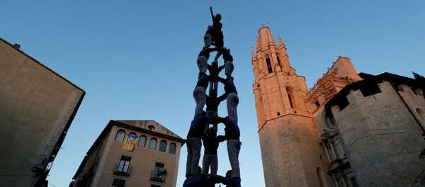 All for One, One for All: Catalonia's Incredible Gravity-Defying 'Human Towers' All for One, One for All: Catalonia's Incredible Gravity-Defying 'Human Towers' - Sputnik International