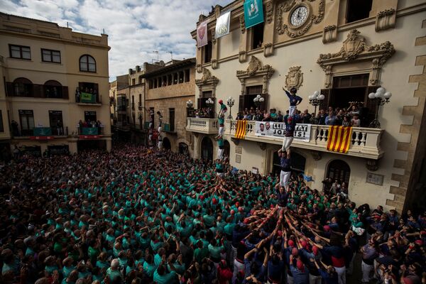 All for One, One for All: Catalonia's Incredible Gravity-Defying 'Human Towers' - Sputnik International