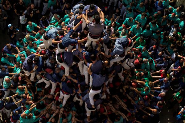 All for One, One for All: Catalonia's Incredible Gravity-Defying 'Human Towers' - Sputnik International