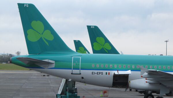 In this image taken Thursday, Feb. 12, 2015, the shamrock logo of Ireland's national airline, Aer Lingus, adorns the tailfins of three Airbus A320 aircraft at Dublin Airport - Sputnik International