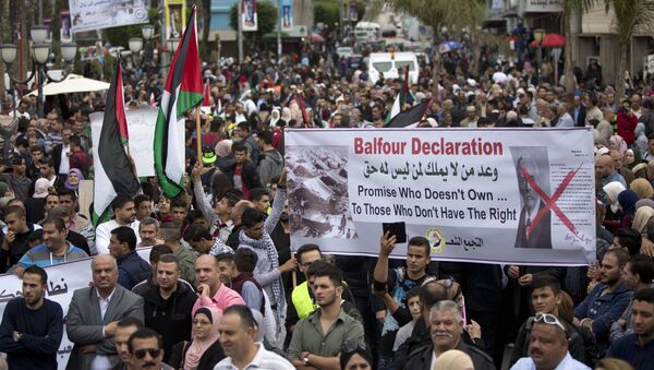 Palestinians take part in a demonstration on the 100 years anniversary of the Balfour Declaration, in Nablus, West Bank, Thursday, Nov. 2, 2017. - Sputnik International