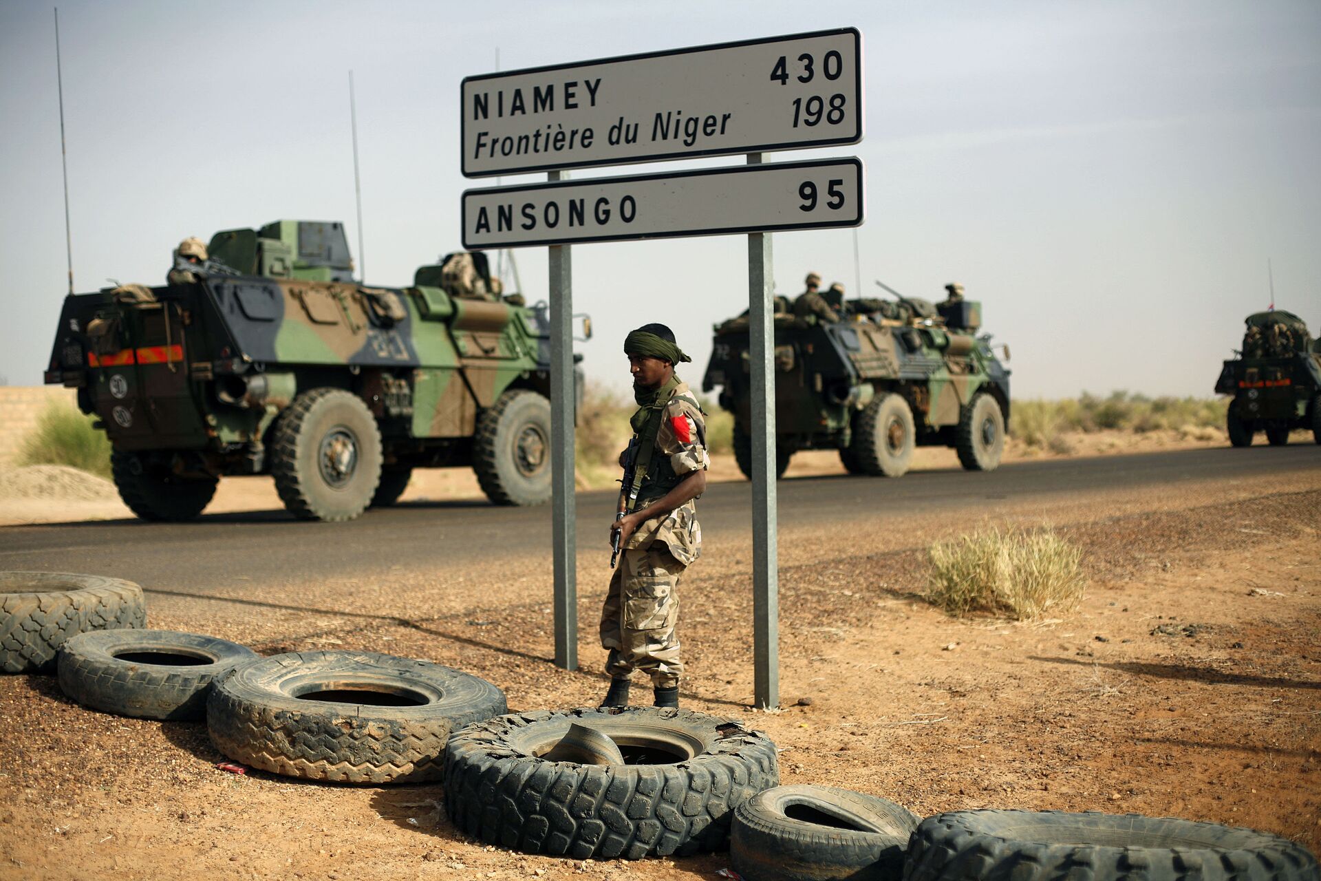 This Feb. 6, 2013, file photo shows French armoured vehicles heading towards the Niger border before making a left turn north in Gao, northern Mali.  - Sputnik International, 1920, 04.05.2022