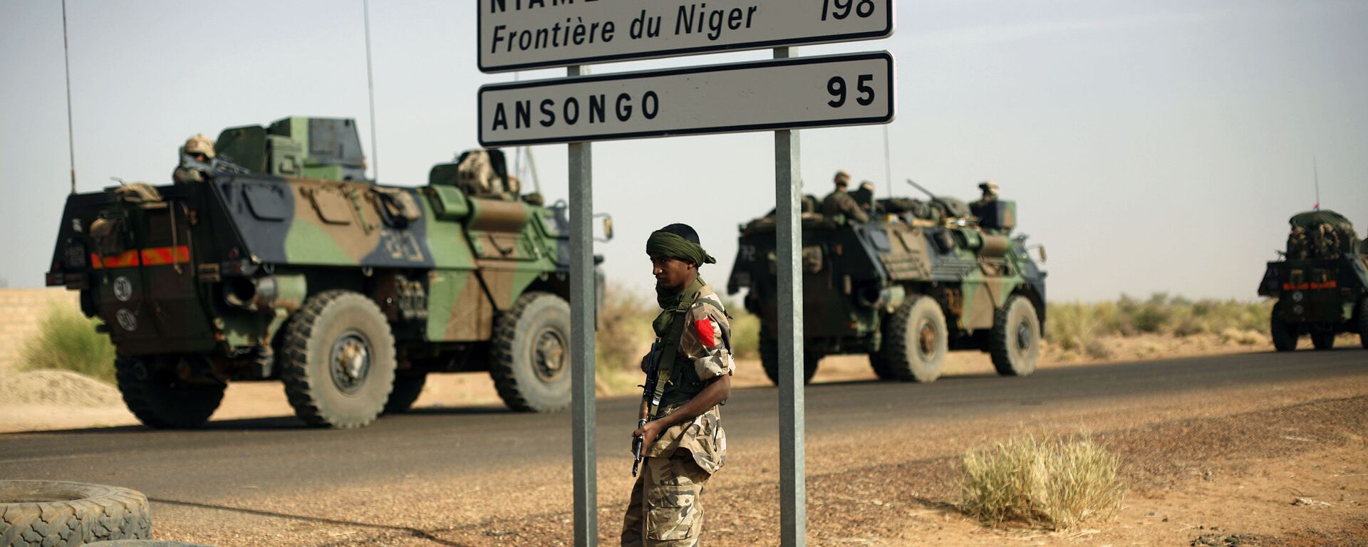 This Feb. 6, 2013, file photo shows French armoured vehicles heading towards the Niger border before making a left turn north in Gao, northern Mali.  - Sputnik International, 1920, 05.05.2022