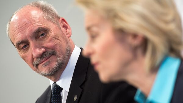 (File) German Defence Minister Ursula von der Leyen (R) and her Polish counterpart Antoni Macierewicz give a joint press conference following a meeting on January 28, 2016 in Berlin - Sputnik International