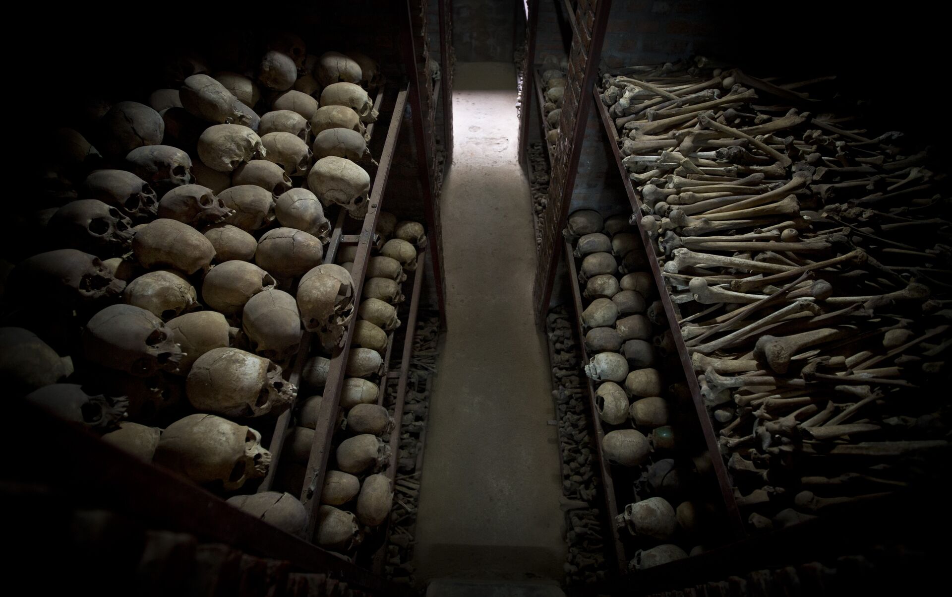 The skulls and bones of some of those who were slaughtered as they sought refuge inside the church, are laid out on shelves in an underground vault as a memorial to the thousands who were killed in and around the Catholic church during the 1994 genocide in Nyamata, Rwanda, Friday, April 4, 2014 - Sputnik International, 1920, 17.02.2022
