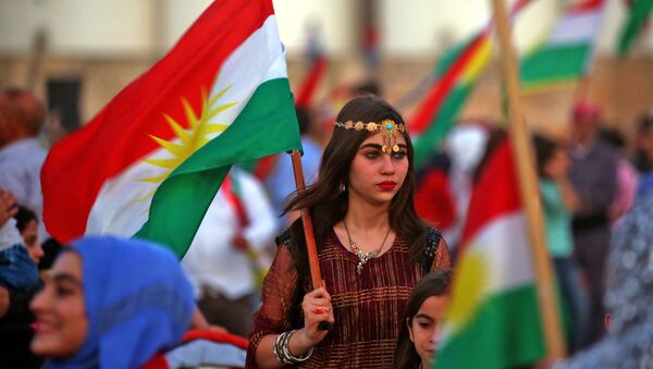 Syrian Kurds wave the Kurdish flag in celebration, in the northeastern Syrian city of Qamishli on September 26, 2017, in support of the independence referendum in Iraq's autonomous northern Kurdish region - Sputnik International