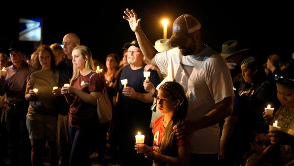 Ramiro and Sofia Martinez attend a candle light vigil after a mass shooting at the First Baptist Church in Sutherland Springs, Texas, U.S., November 5, 2017 - Sputnik International