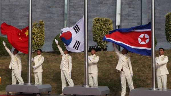 The flags of South Korea (C), China (L) and North Korea (File) - Sputnik International