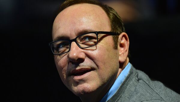 US actor Kevin Spacey watches the group A singles match between France's Jo-Wilfried Tsonga and Britain's Andy Murray in the round robin stage on the fifth day of the ATP World Tour Finals tennis tournament in London on November 9, 2012 - Sputnik International