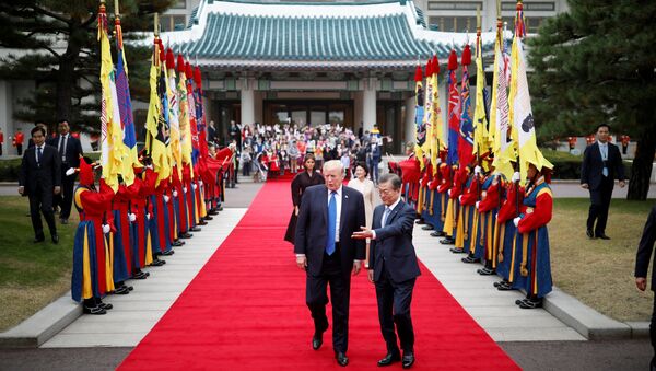 U.S. President Donald Trump walks with South Korea's President Moon Jae-in during a welcoming ceremony at the Presidential Blue House in Seoul, South Korea, November 7, 2017 - Sputnik International