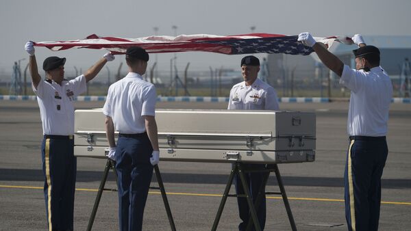 U.S Army Soldiers from the Defense POW/MIA Accounting Agency (DPAA) conduct a repatriation ceremony of possible American remains in New Delhi, India, Apr. 13, 2016 - Sputnik International