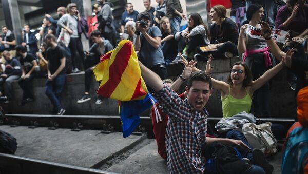 Participants in a general strike at a rally in Barcelona, Catalonia - Sputnik International