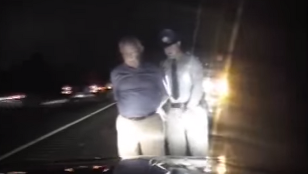 Dashcam footage shows South Carolina Senator Paul Campbell get arrested for driving under the influence - Sputnik International