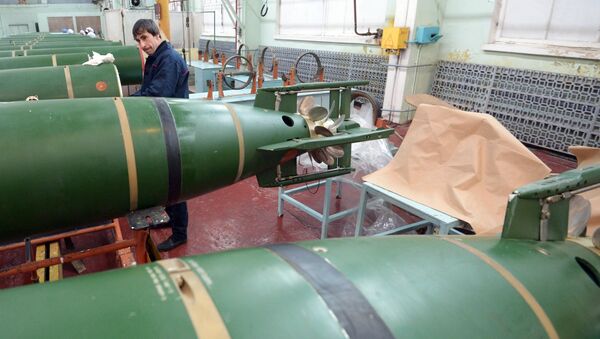An employee at the Dagdizel plant in Kaspiisk. (File) - Sputnik International