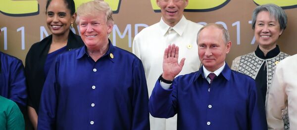 Russian President Vladimir Putin and US President Donald Trump, left, front, taking part in the traditional ceremony of taking photos in national Vietnamese clothes during APEC Economic Leaders’ Meeting in Vietnam - Sputnik International