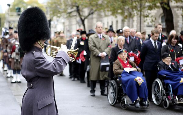 People take part in the Western Front Association's annual service of remembrance at the Cenotaph, in London, Saturday Saturday Nov. 11, 2017 - Sputnik International