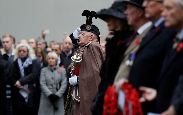 Attendees and members of the Western Front Association observe two minutes silence at the Cenotaph during a service to remember servicemen and women killed conflict, in London, Britain November 11, 2017 - Sputnik International
