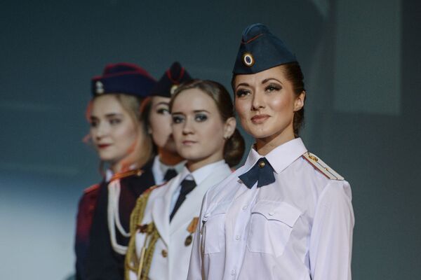 Ladies in Uniform: St. Petersburg Chooses Its Top Policewomen and Military Girls - Sputnik International