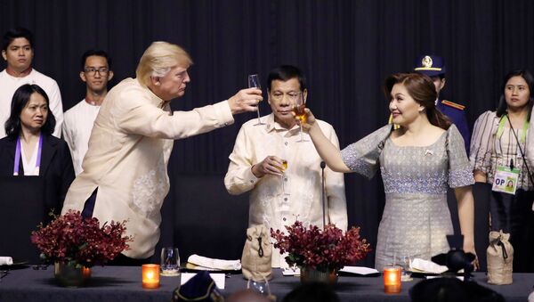 U.S. President Donald Trump toasts with Philippines President Rodrigo Duterte and Honeylet Avancena during the gala dinner marking ASEAN's 50th anniversary in Manila, Philippines November 12, 2017 - Sputnik International