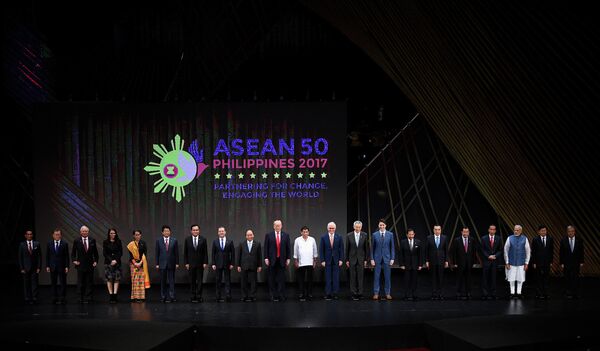 (L-R) ASEAN delegates, Timor designated Representative Aurelio Gutteres, South Korea's President Moon Jae-In, Malaysia's Prime Minister Najib Razak, New Zealand's Prime Minister Jacinda Ardern, Myanmar's State Councellor and Foreign Minister Aung San Suu Kyi, Japan's Prime Minister Shinzo Abe, Thailand's Prime Minister Prayut Chan-O-Cha, Russian Prime Minister Dmitry Medvedev, Vietnam's Prime Minister Nguyen Xuan Phuc, US President Donald Trump, Philippine President Rodrigo Duterte, Australia Prime Minister Malcolm Turnbull, Singapore's Prime Minister Lee Hsien Loong, Canada's Prime Minister Justin Trudeau, Brunei's Sultan Hassanal Bolkiah, Chinese Premier Li Keqiang, Laos Prime Minister Thongloun Sisoulith, Indonesia's President Joko Widodo, India's Prime Minister Narendra Modi, Cambodia's Prime Minister Hun Sen and United Nations Secretary General Antonio Guterres, during the Opening ceremony of the 31st ASEAN Summit in Cultural Center of the Philippines (CCP) in Manila on November 13, 2017 (L-R) ASEAN delegates, Timor designated Representative Aurelio Gutteres, South Korea's President Moon Jae-In, Malaysia's Prime Minister Najib Razak, New Zealand's Prime Minister Jacinda Ardern, Myanmar's State Councellor and Foreign Minister Aung San Suu Kyi, Japan's Prime Minister Shinzo Abe, Thailand's Prime Minister Prayut Chan-O-Cha, Russian Prime Minister Dmitry Medvedev, Vietnam's Prime Minister Nguyen Xuan Phuc, US President Donald Trump, Philippine President Rodrigo Duterte, Australia Prime Minister Malcolm Turnbull, Singapore's Prime Minister Lee Hsien Loong, Canada's Prime Minister Justin Trudeau, Brunei's Sultan Hassanal Bolkiah, Chinese Premier Li Keqiang, Laos Prime Minister Thongloun Sisoulith, Indonesia's President Joko Widodo, India's Prime Minister Narendra Modi, Cambodia's Prime Minister Hun Sen and United Nations Secretary General Antonio Guterres, during the Opening ceremony of the 31st ASEAN Summit in Cultural Center of the Philippines (CCP) in Manila on November 13, 2017 - Sputnik International