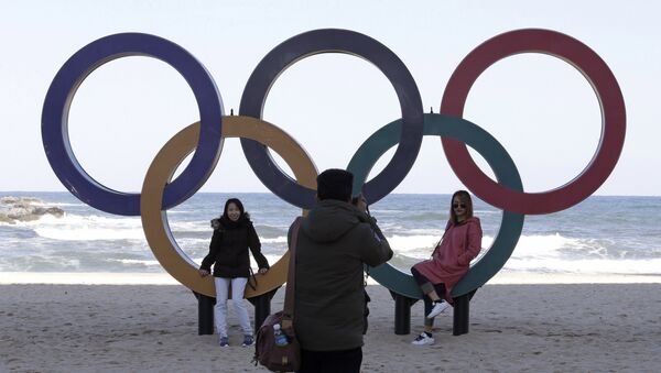This Oct. 30, 2017, photo show visitors posing with the Olympic Rings at the Gyeongpodae beach, in Gangneung, South Korea - Sputnik International