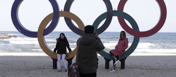 This Oct. 30, 2017, photo show visitors posing with the Olympic Rings at the Gyeongpodae beach, in Gangneung, South Korea - Sputnik International
