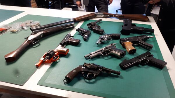 Some of the guns that have been seized or handed in to police in London - Sputnik International