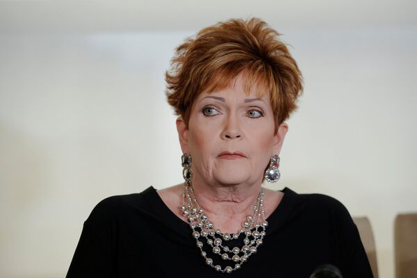 Accuser Beverly Young Nelson waits before reading a statement claiming that Alabama senate candidate Roy Moore sexually harassed her when she was 16, in New York, U.S., November 13, 2017 - Sputnik International