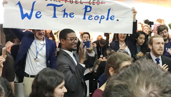 Protesters interrupt a U.S. government pro-coal event during the COP23 UN Climate Change Conference 2017, hosted by Fiji but held in Bonn, Germany, November 13, 2017 - Sputnik International