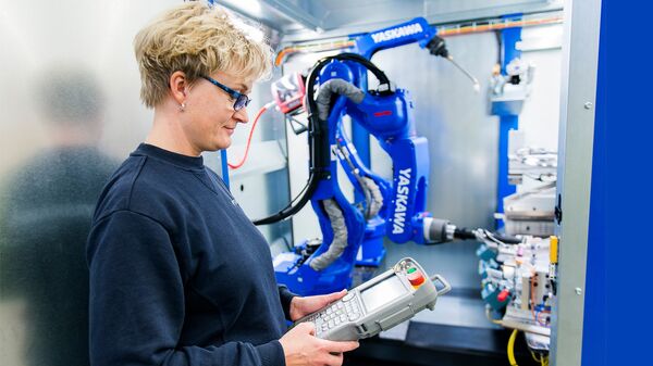 Production at Yaskawa, a manufacturer of automation systems - Sputnik International