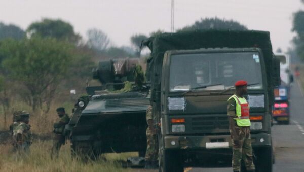 Soldiers stand beside military vehicles just outside Harare, Zimbabwe November 14, 2017. - Sputnik International