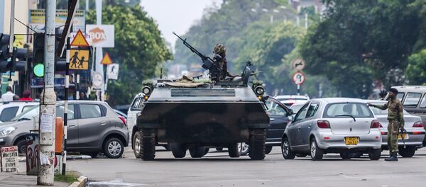 An armoured personnel carrier stations by an intersection as Zimbabwean soldiers regulate traffic in Harare on November 15, 2017 - Sputnik International