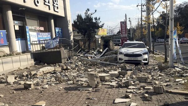 Debris from a collapsed wall is scattered in front of a shop after an earthquake in Pohang, South Korea - Sputnik International
