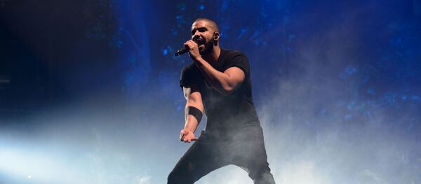 Canadian singer Drake performs on the main stage at Wireless festival in Finsbury Park, London, Sunday, June 28, 2015 Canadian singer Drake performs on the main stage at Wireless festival in Finsbury Park, London, Sunday, June 28, 2015 - Sputnik International
