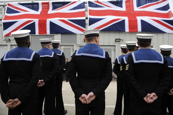Submariners stand to attention during a ceremony to officially make 'Artful' a commissioned warship of the Royal Navy at Faslane Naval Base, Rhu, Scotland on March 18, 2016. - Sputnik International