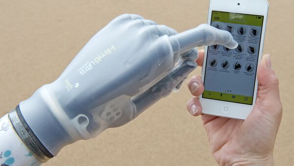 Smartphone controlled bionic hand (i-limb) - Sputnik International