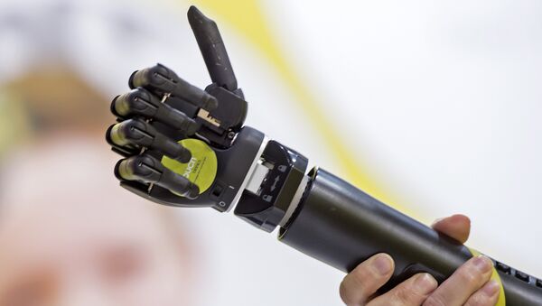 A man presents the bionic prosthesis 'i-limb quantum'at the stand of the company Touch Bionics of Great Britain during the international trade show and world congress OTWorld in Leipzig, eastern Germany. (File) - Sputnik International