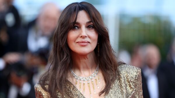 Italian actress and master of ceremonies Monica Bellucci poses as she arrives on May 23, 2017 for the '70th Anniversary' ceremony of the Cannes Film Festival in Cannes, southern France - Sputnik International